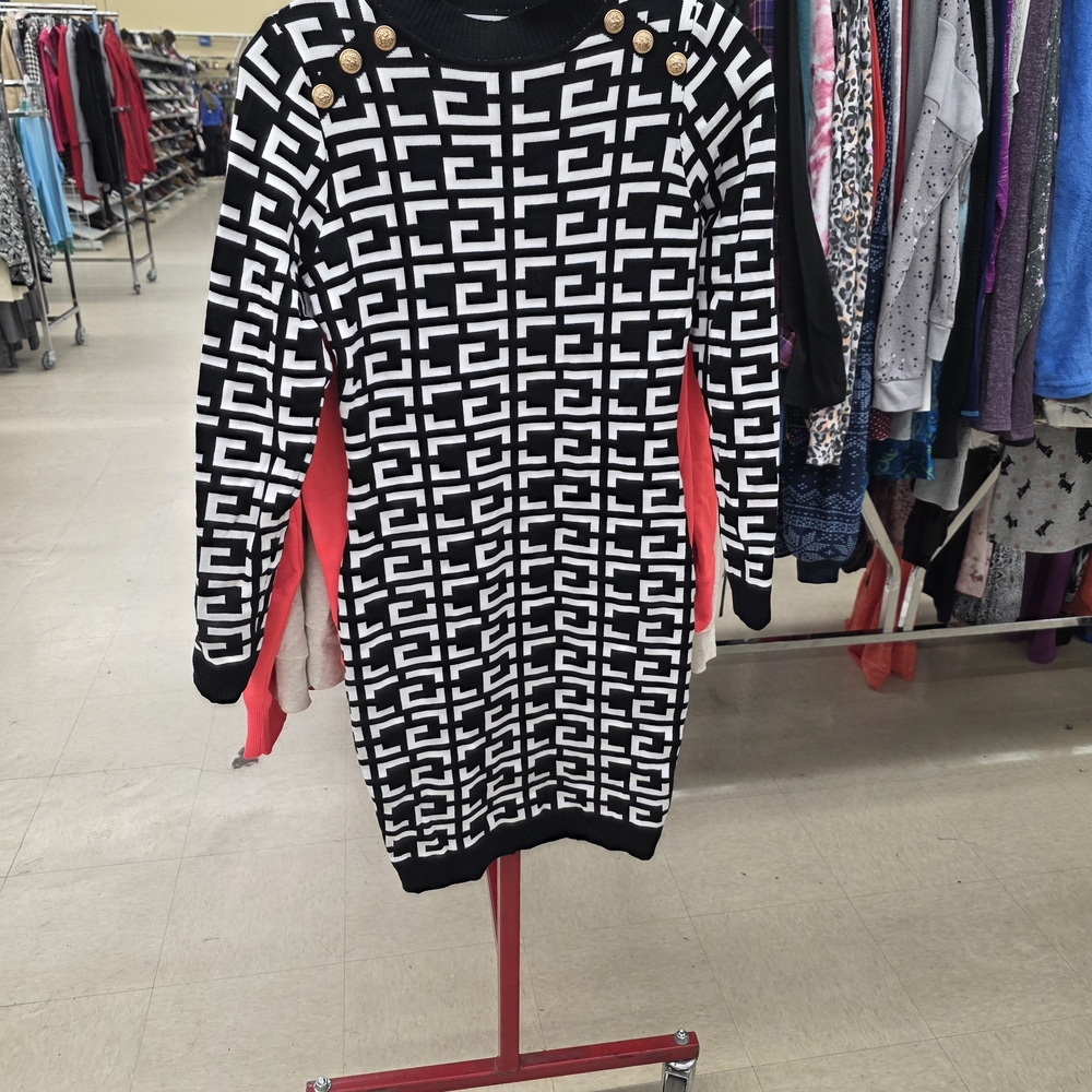 Chic Black and White Long Sleeve Dress